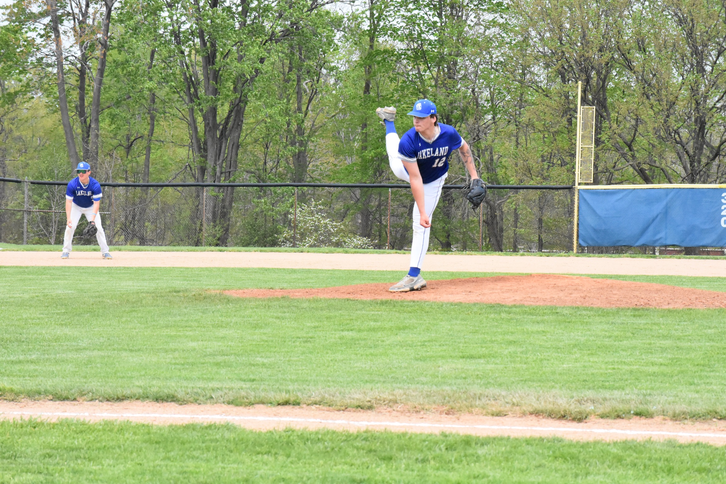 Baseball sweeps Commodores