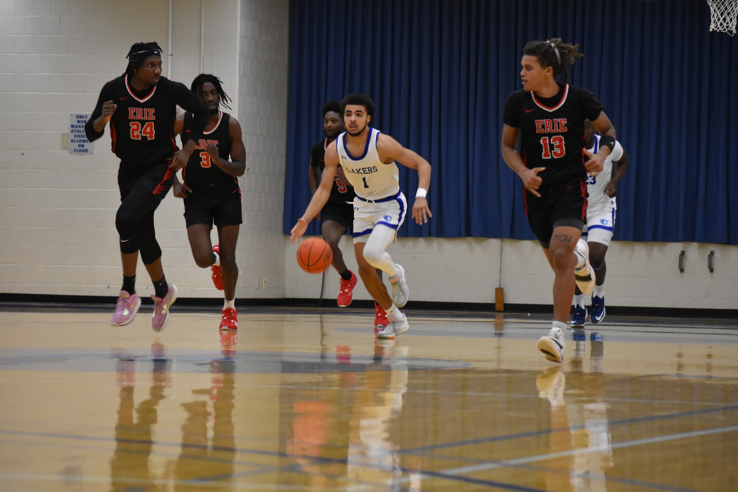 Men's basketball cages Kats