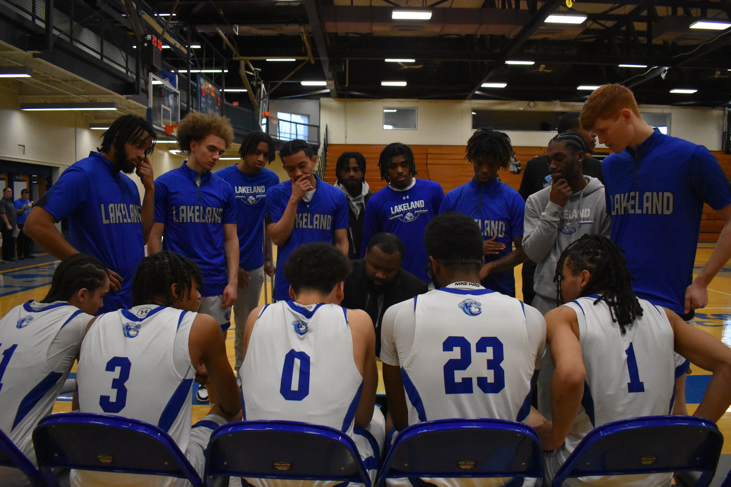 Men's basketball clips Eagles to finish regular season strong