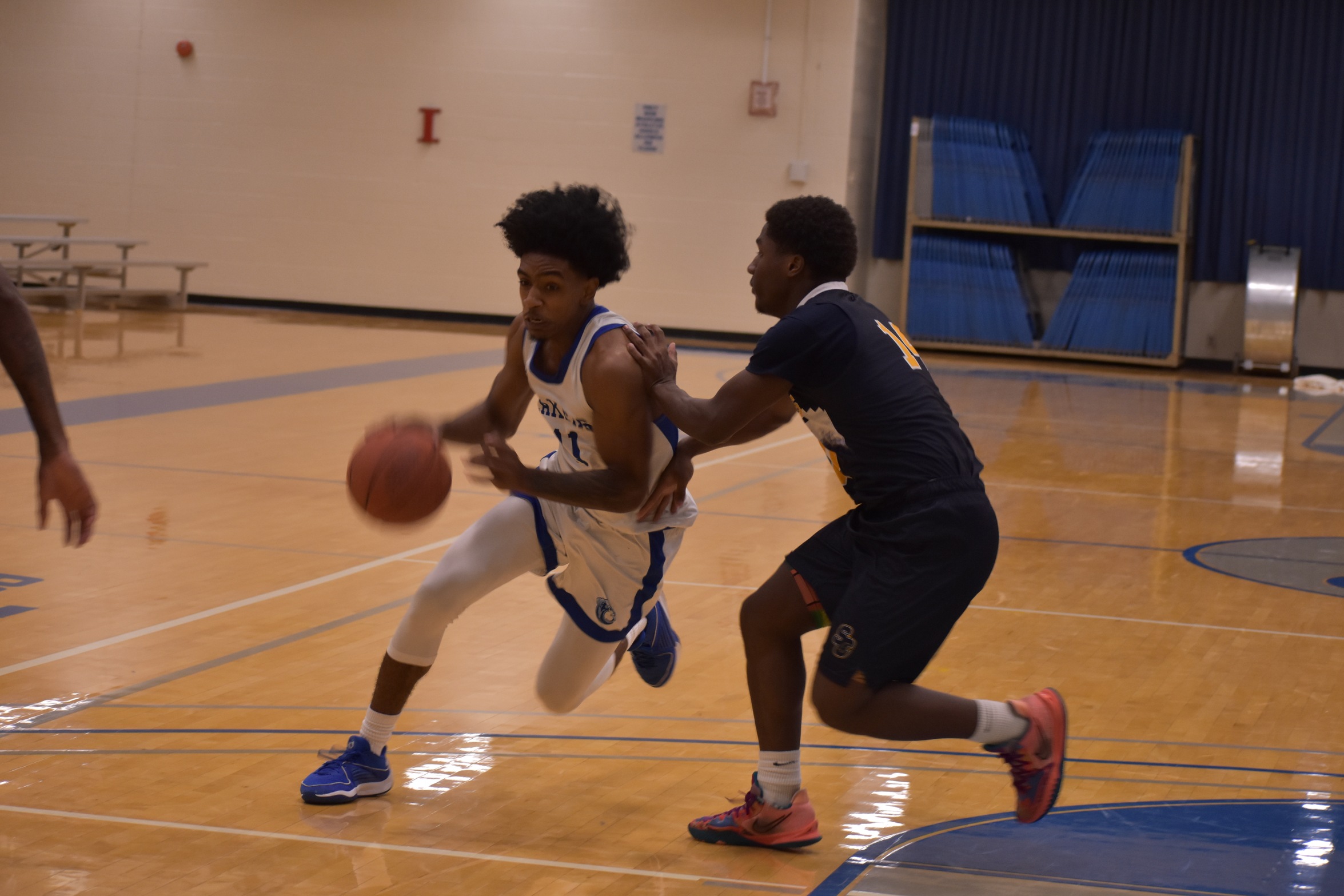 Men's basketball sinks Skippers