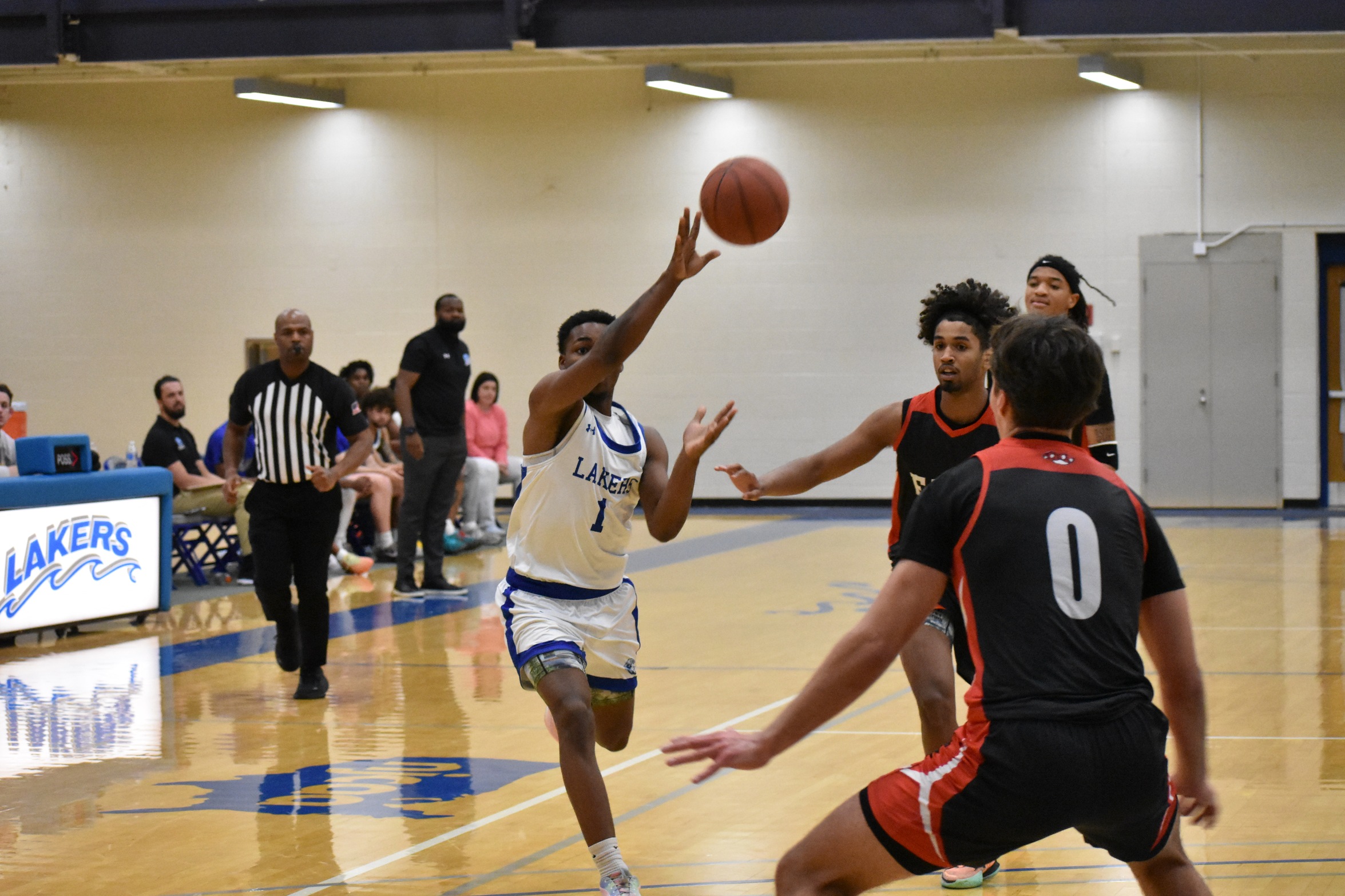 Juwan Turner's nice pass
