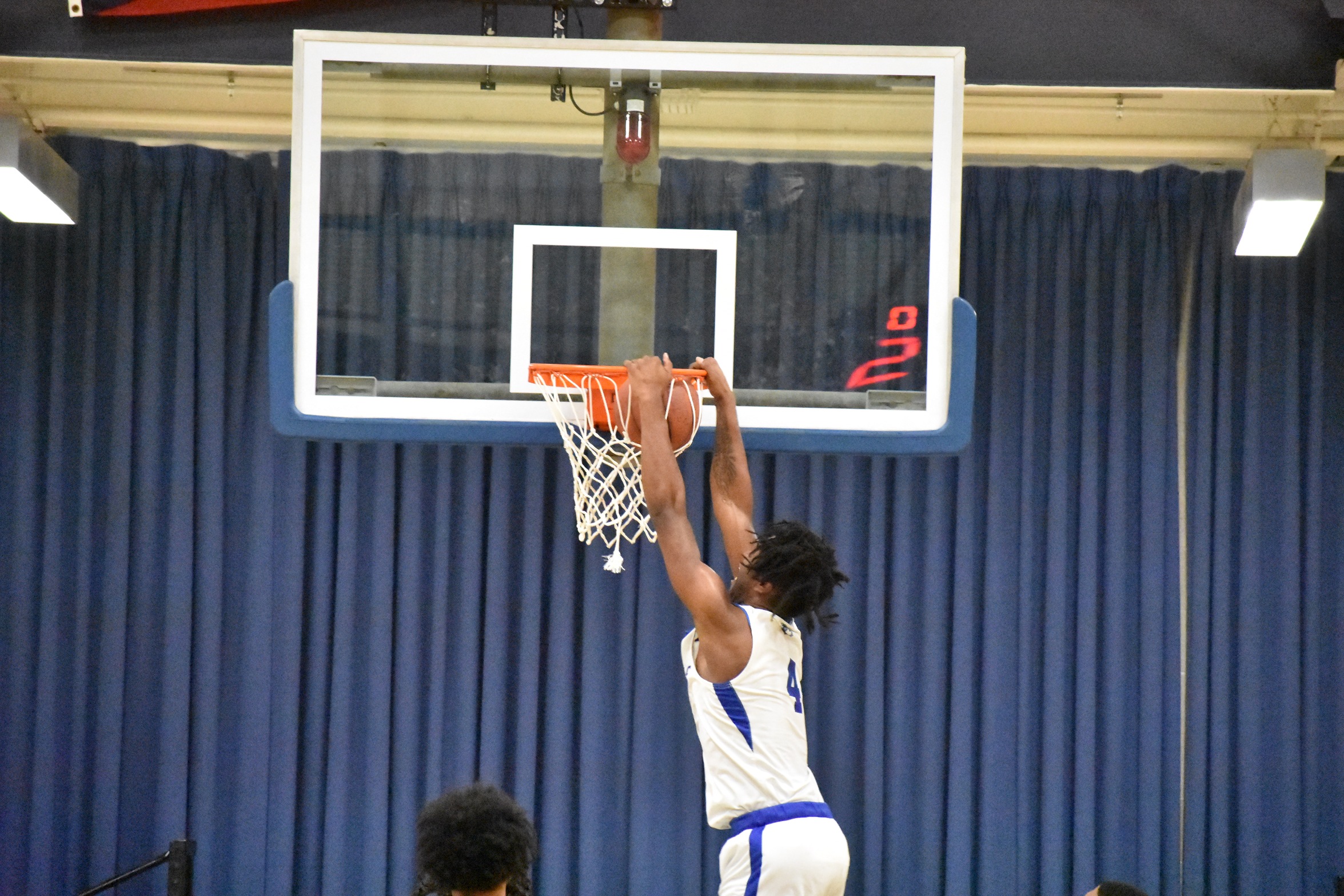 Micah Blackmon dunks!