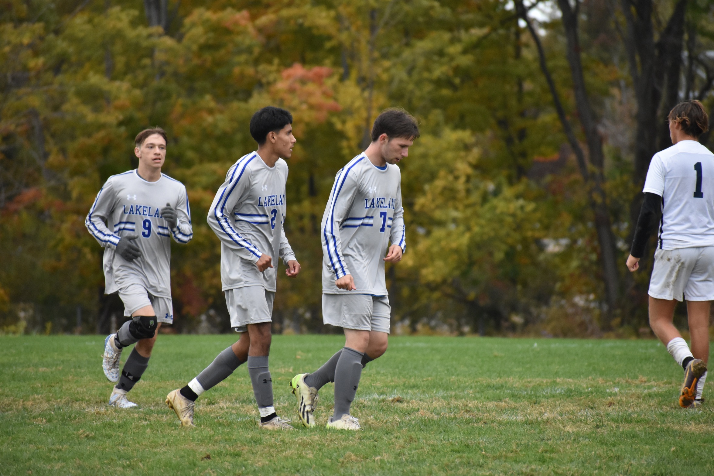 Men's soccer drops Region finale to Raiders