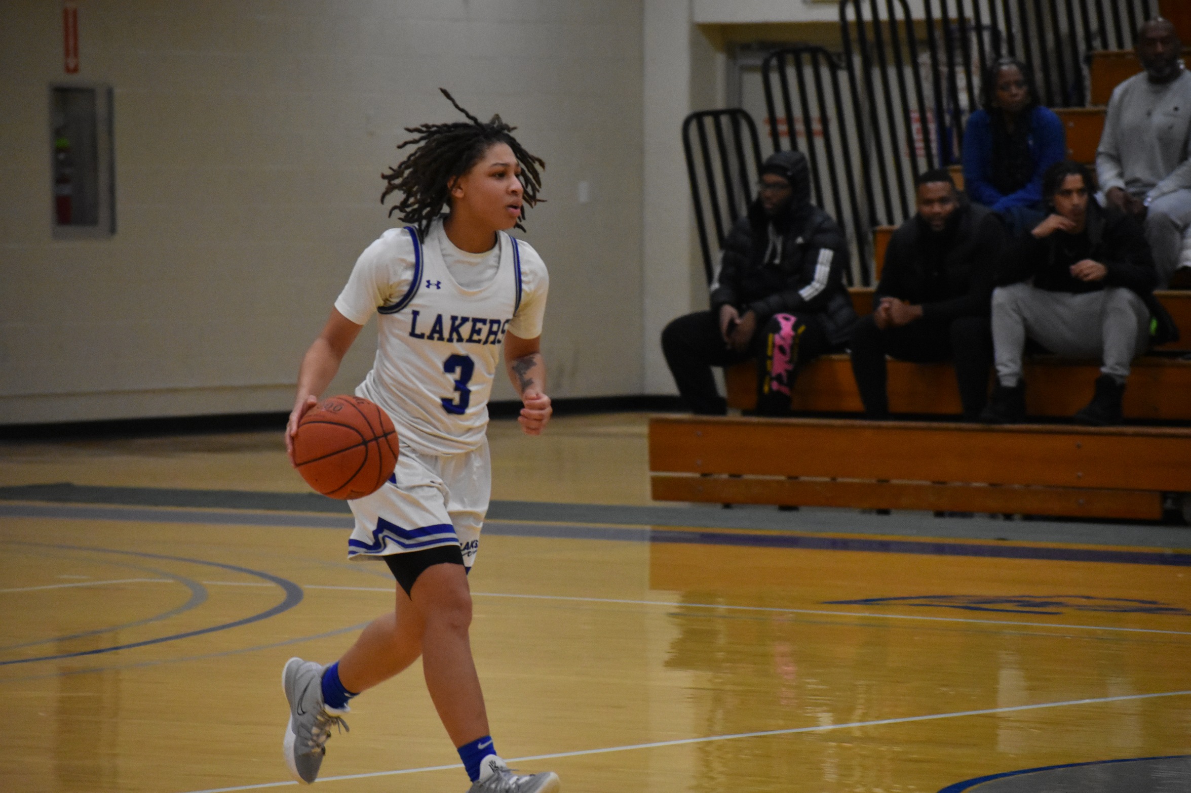 Women's basketball rolls Commodores