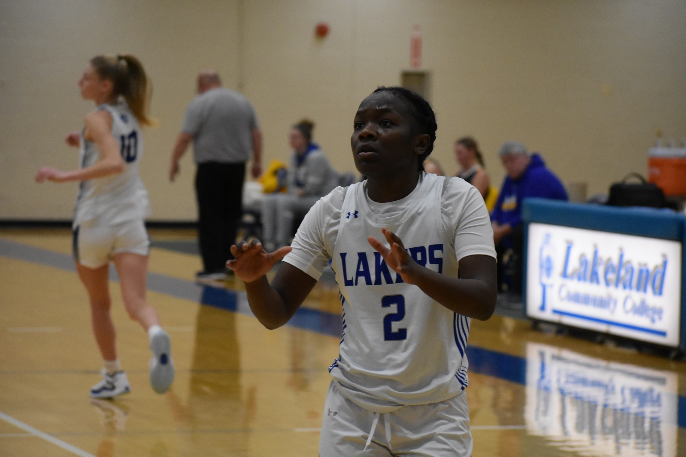 Women's basketball falls to Chargers