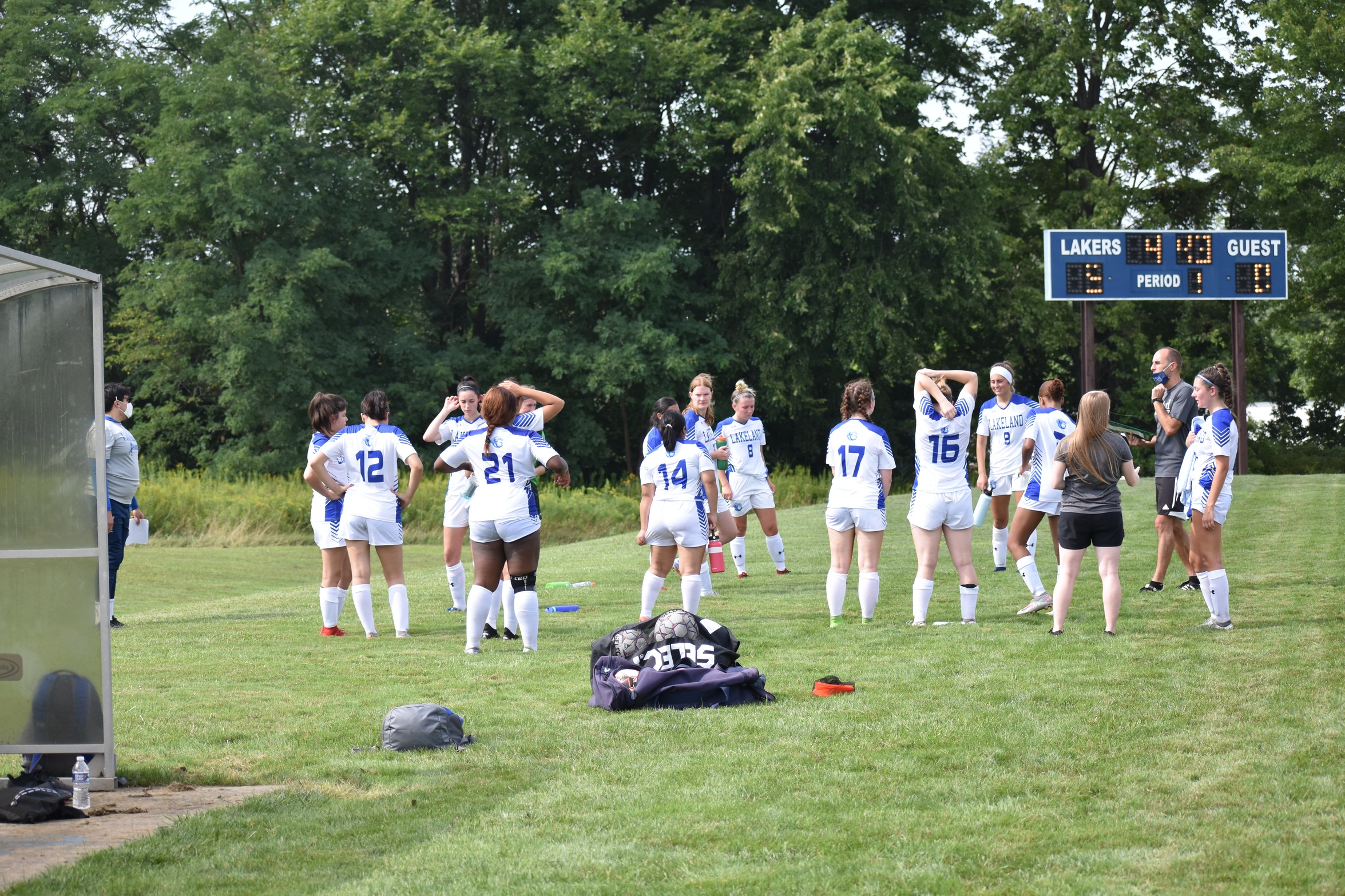 Lakers kick off season with win over Commodores