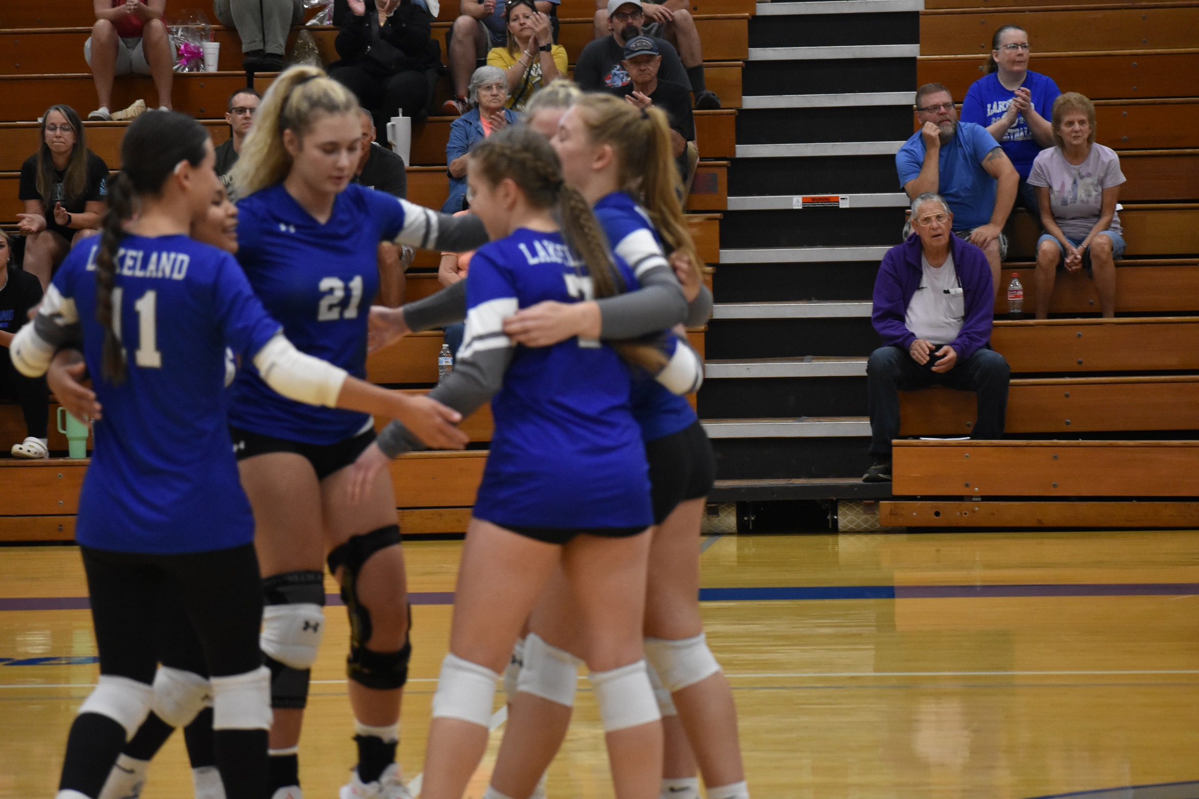 Volleyball cruises over Jayhawks